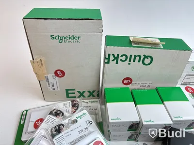 Parti med diverse elprodukter
